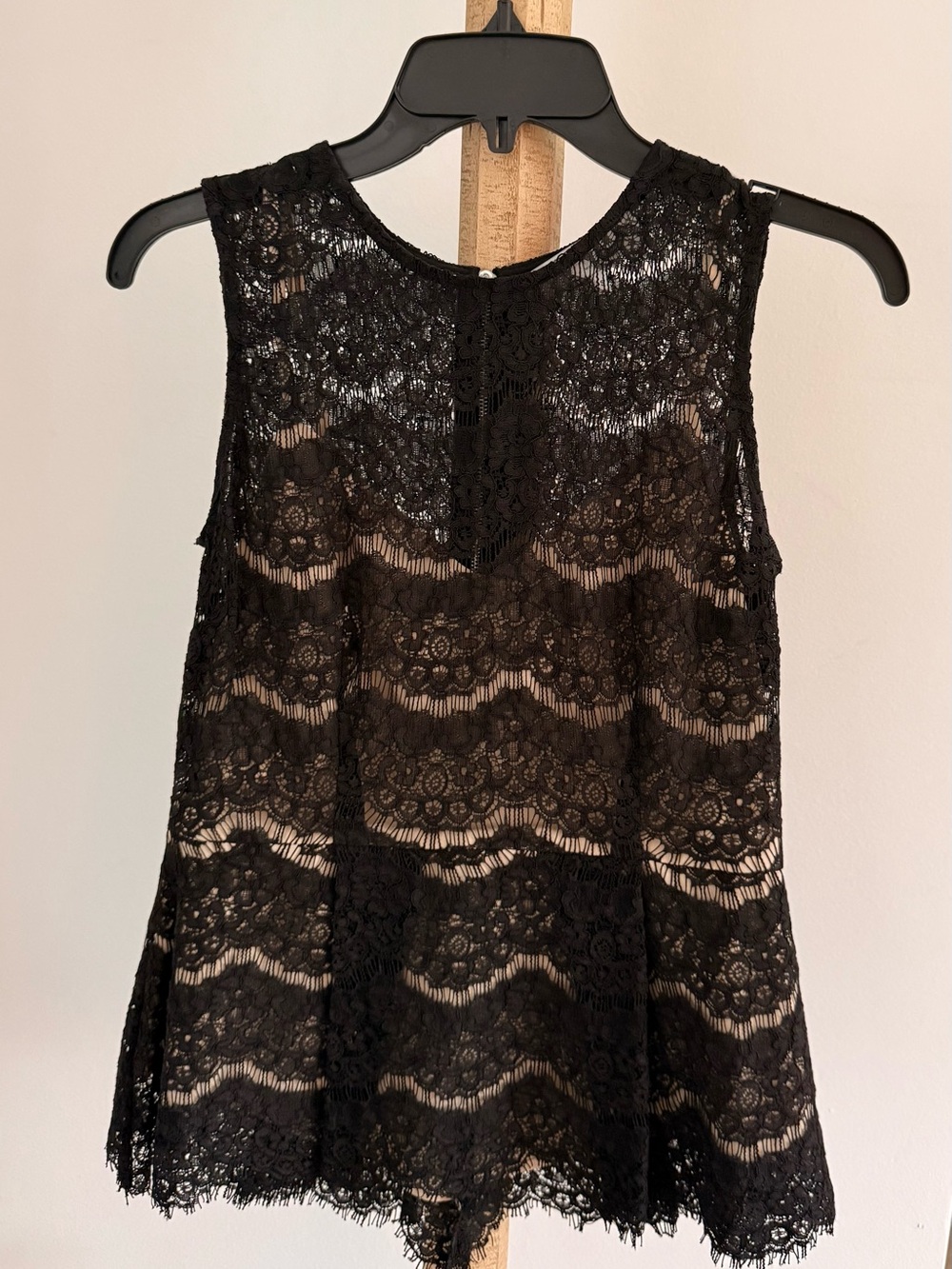 WAYF Black Lace Sleeveless Women's Top